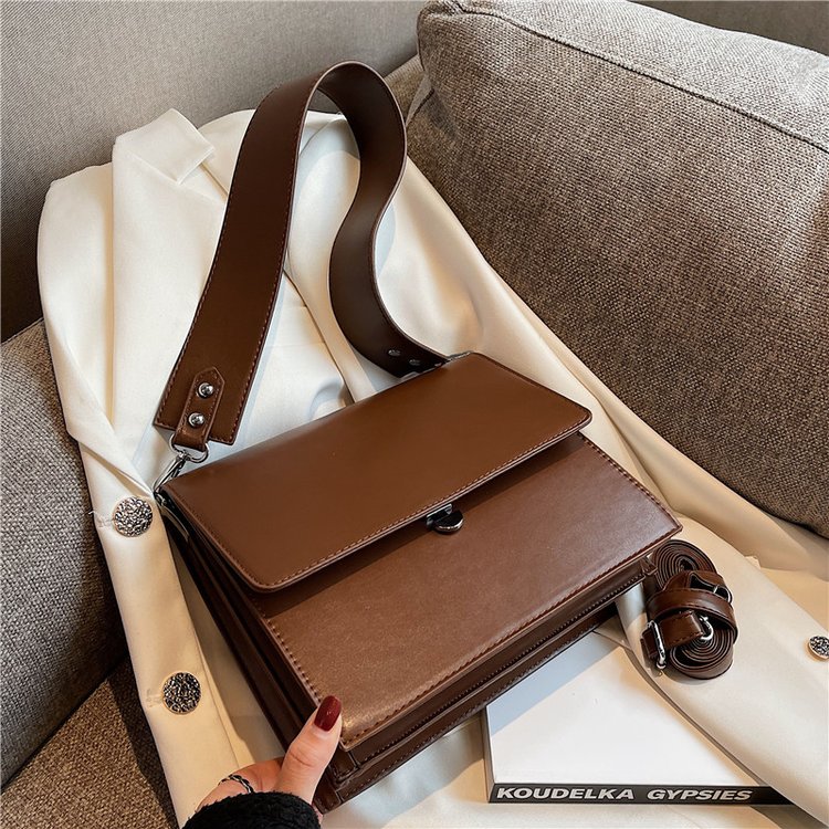 Large-capacity commuter bag for women 2024 new summer retro shoulder briefcase texture versatile crossbody bag