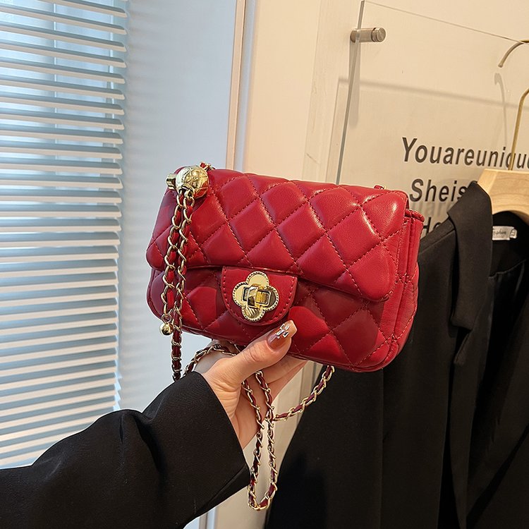 Diamond embroidery small bag women's 2024 spring new popular chain crossbody bag single shoulder armpit popular small square bag