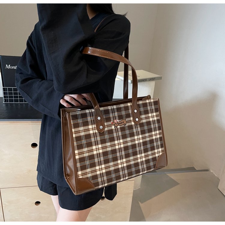 Autumn and winter plaid crayon dog bag for women 2024 new commuter shoulder bag fashion large capacity portable tote bag