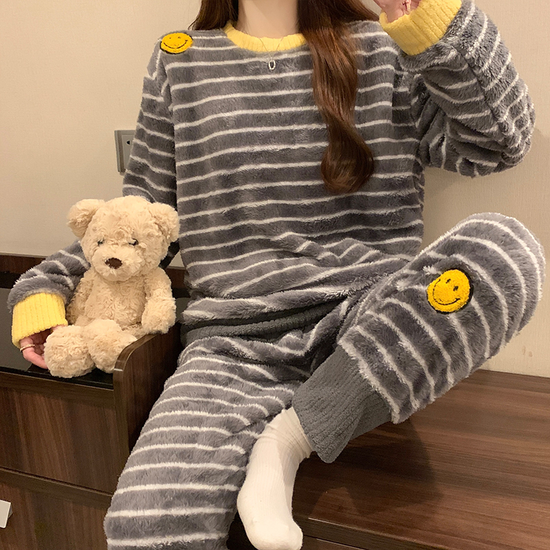 Winter plush cute cartoon smiling pajamas for women sweet pullover home clothes that can be worn outside