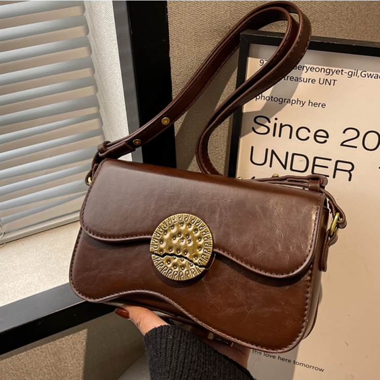 Retro brown small square bag shoulder armpit women's spring new niche design women's bag commuter shoulder bag