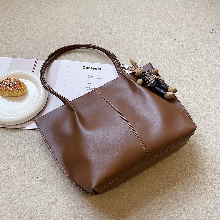 Large-capacity retro large bag women's new fashion shoulder bag summer simple and atmospheric tote commuter bag