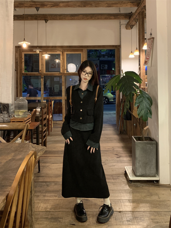 Designed retro contrasting fake two-piece suit jacket + versatile slit skirt two-piece set