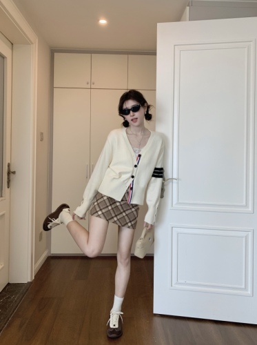 Early autumn preppy style lazy sweater knitted cardigan for women