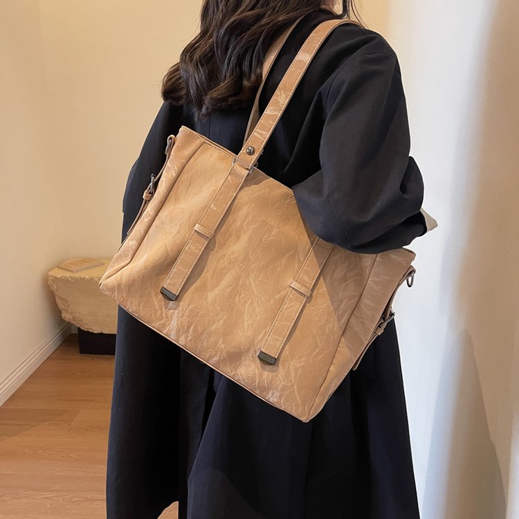 Large-capacity bag for women 2024 new style simple fashion retro single shoulder crossbody bag texture versatile commuter tote bag