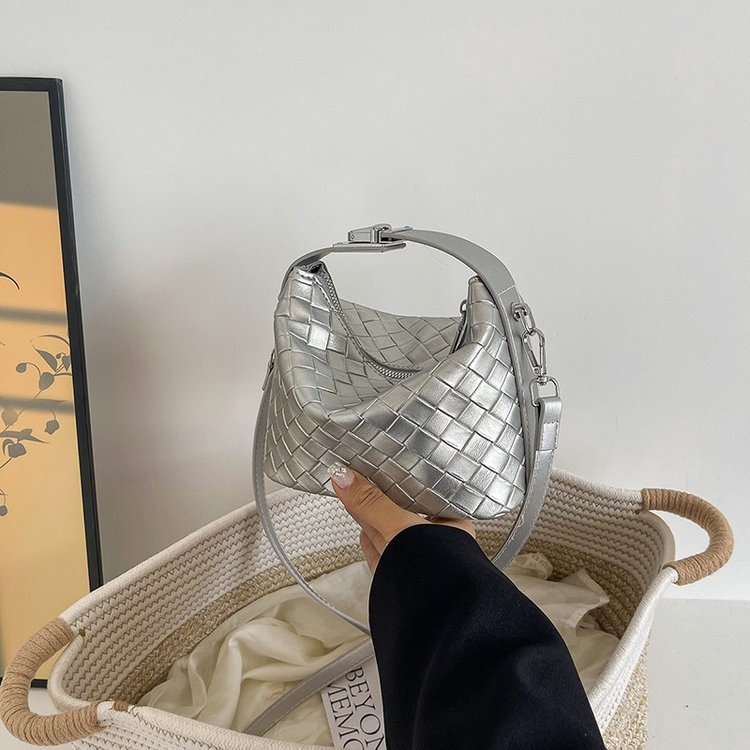 Fashion design handbags for women 2024 summer new versatile woven small bags European and American personalized shoulder crossbody bags