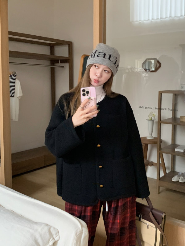 Xiaoxiangfeng round neck black knitted jacket for women chic casual loose warm sweater cardigan