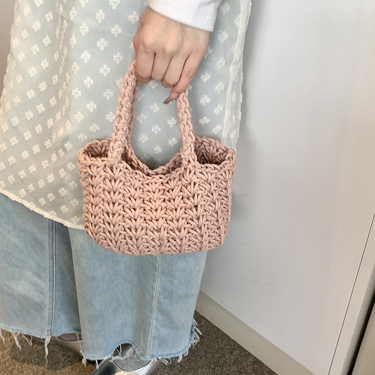 Super popular niche design mini woven bag for women 2024 new versatile handbag going out small tote bag bucket bag