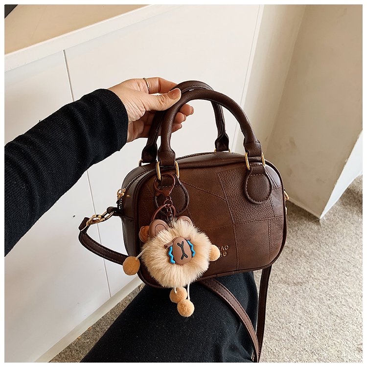High-end retro small bag for women 2024 new trendy versatile casual crossbody bag fashionable armpit portable small bag