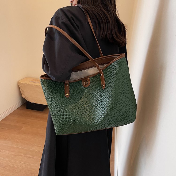 Large-capacity bag women's new fashion simple versatile shoulder bag college student bag commuter tote bag