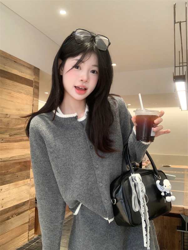 Exquisite knitted cardigan vest short skirt three-piece fashion set