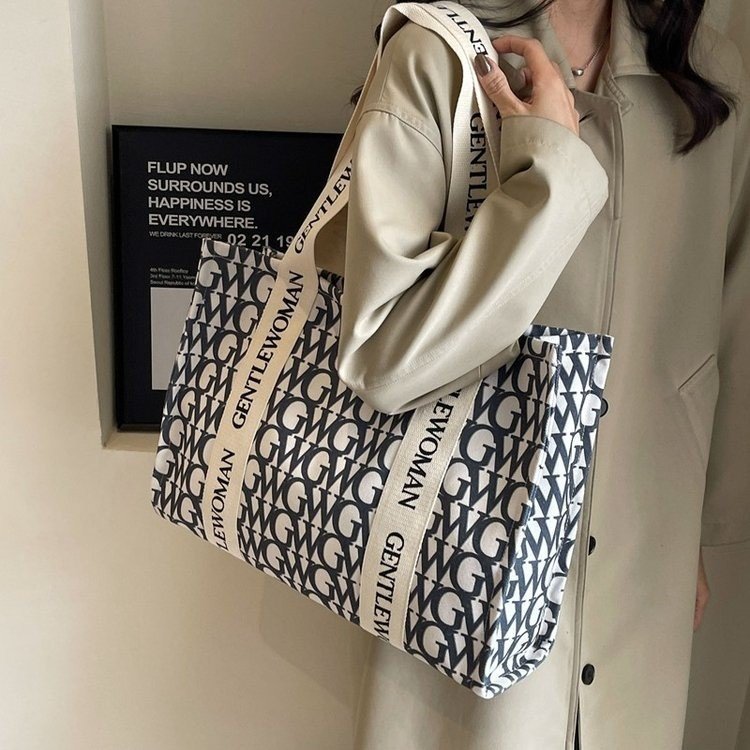Gentle Woman large-capacity letter canvas handbag trendy new ladies Thai internet celebrity commuter tote bag