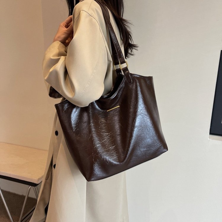 Commuting Tote Bag New Soft Leather Niche High Quality Fashionable Versatile Class Large Capacity Tote Bag for Women