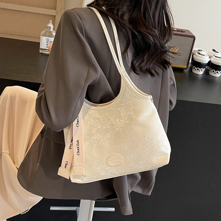 Large-capacity class commuting tote bag 2024 new trendy fashion versatile texture shoulder bag armpit bag wholesale