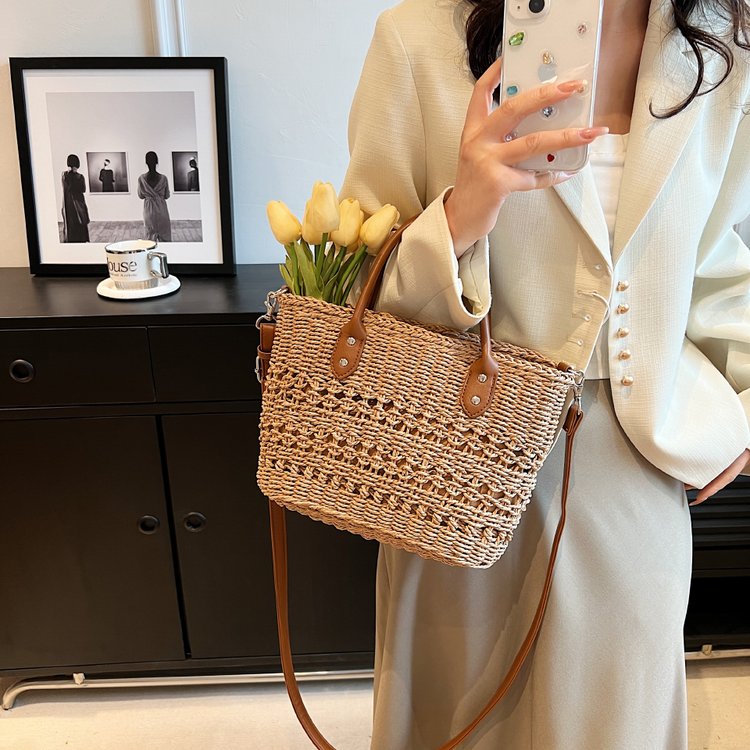 Straw bag large capacity French niche bag women's woven casual female student vegetable basket portable shoulder tote bag