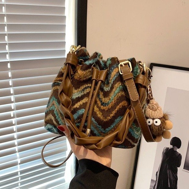 Spring and summer bohemian knitted pattern small bag for women 2024 new fashion contrasting color crossbody bag drawstring bucket bag