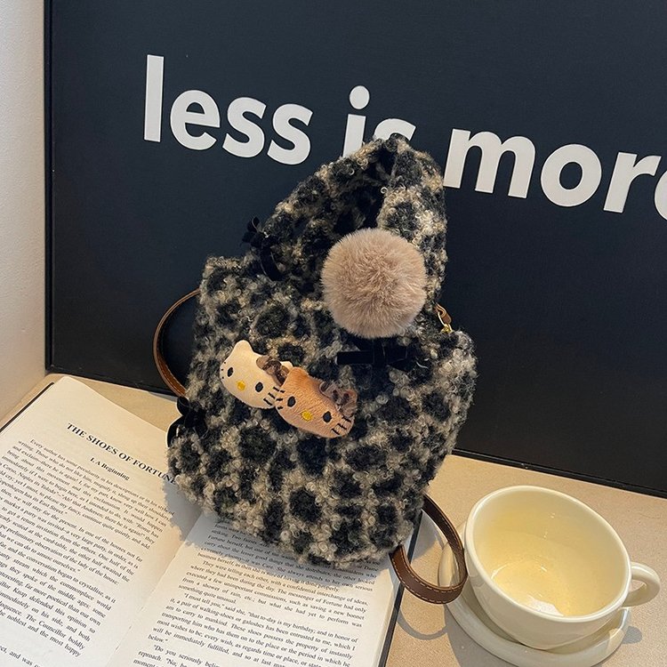 Super popular leopard print furry small bag for women 2024 new autumn and winter versatile crossbody bag portable furry bucket bag