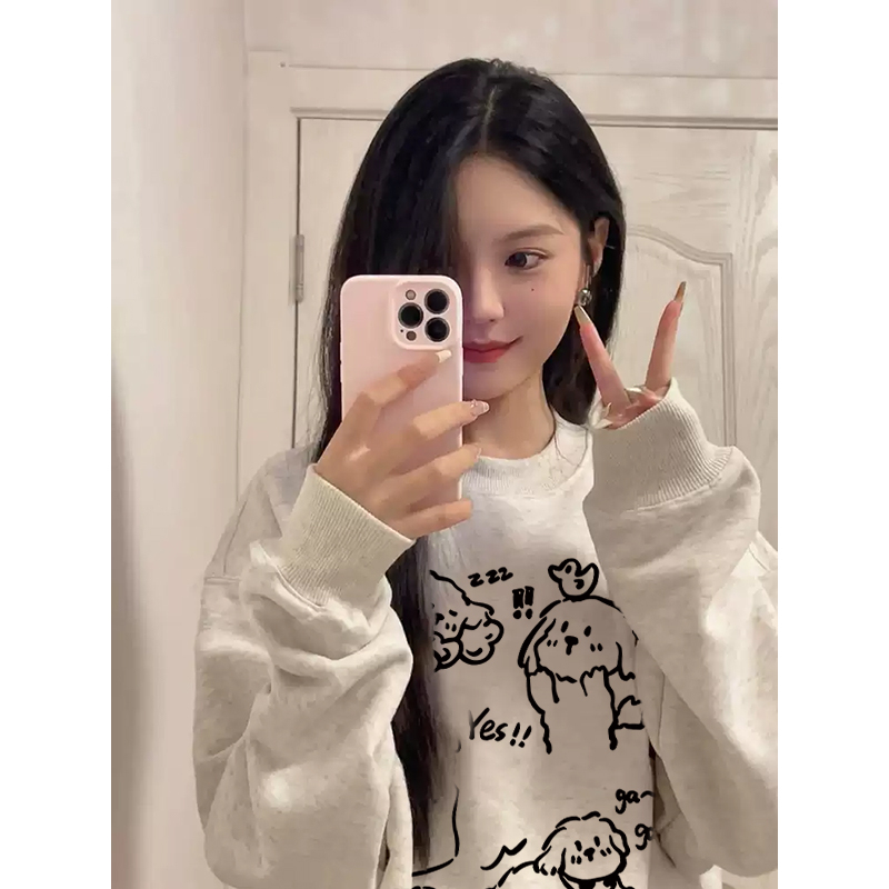 Sweet and relaxed long-sleeved T-shirt for women. Autumn versatile loose loose bottoming shirt top for both inside and outside wear.