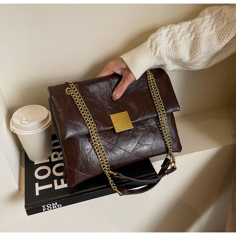 Textured chain bag for women, new trendy solid color commuter shoulder bag, fashionable and versatile crossbody small square bag