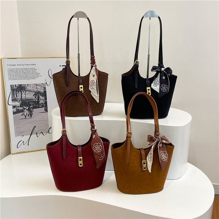 Tote bag Korean version retro soft leather bucket bag women's new trendy simple large capacity fashionable shoulder handbag