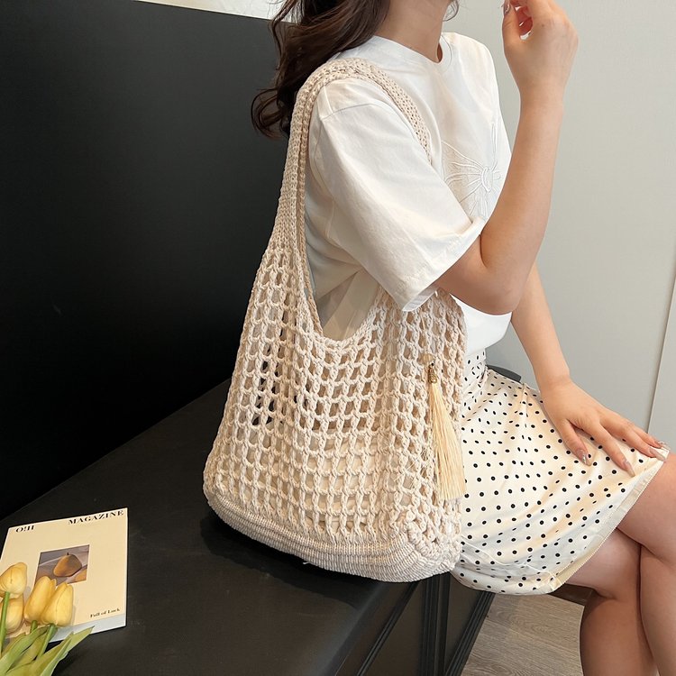Summer Large Capacity Hollow Knitted Bag Women's 2024 New Knitted Retro Seaside Vacation Commuting Shoulder Bag