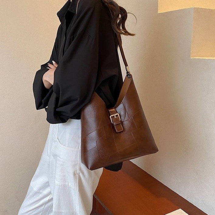 Large-capacity armpit bag for women 2024 autumn new retro fashion bucket bag trendy niche versatile shoulder bag