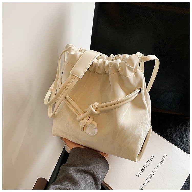 This year's popular small bag for women 2024 new style and versatile crossbody bag fashion super hot shoulder bucket bag