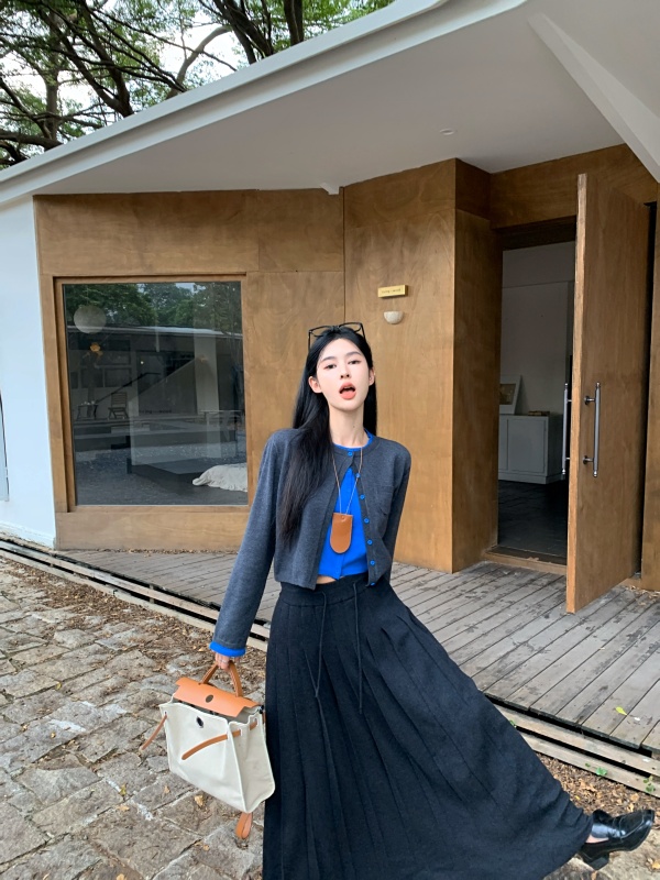 Contrast color fake two-piece sweater autumn lazy style sweater cardigan long-sleeved top and skirt suit