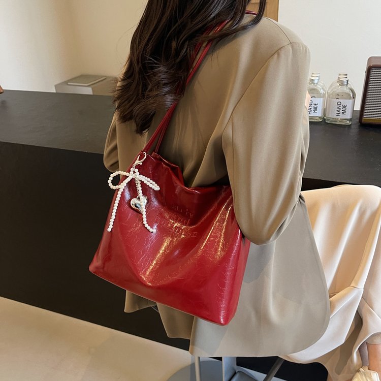 Korean niche red handbag women's 2024 new summer fashion niche armpit bag versatile casual shoulder bag