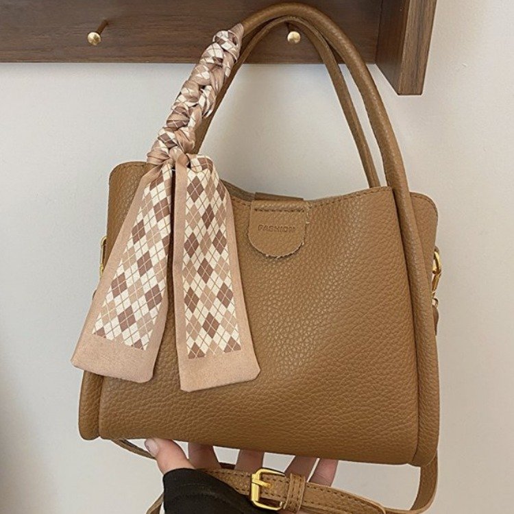 Retro soft leather handbag women's 2024 new trendy fashionable bucket bag commuting versatile shoulder crossbody bag