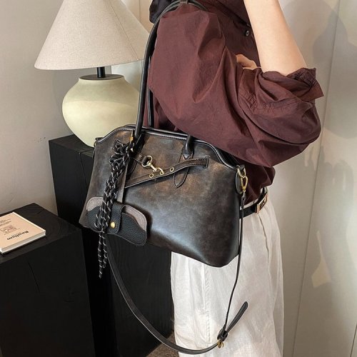 Niche design large capacity portable Boston bag 2024 new retro bucket bag casual versatile briefcase trend