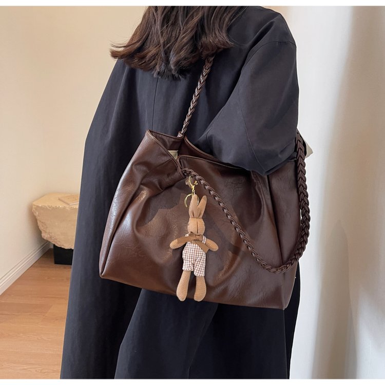 Large bag women's commuter bag new fashion soft leather versatile handbag large capacity shoulder bag women's tote bag