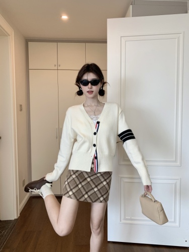 Early autumn preppy style lazy sweater knitted cardigan for women