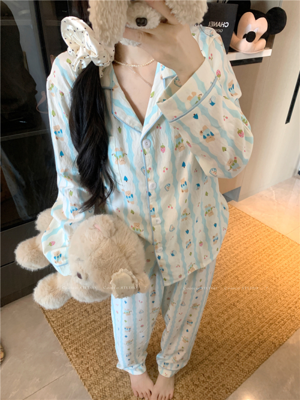 Sweet and cute cartoon bear print long-sleeved pajamas, loose and comfortable top and pants set
