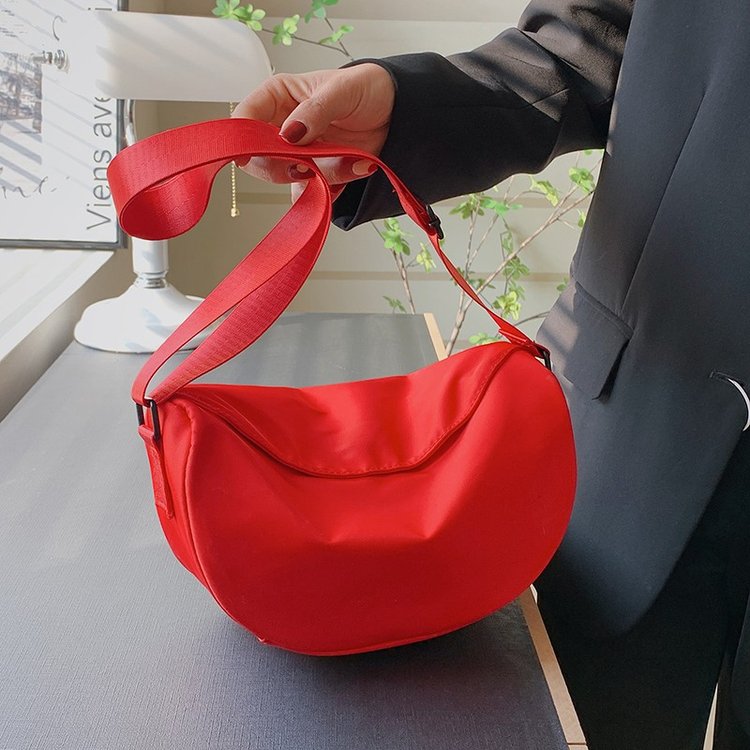 Red bag is popular this year for little girls 2023 new fashion crossbody women's casual sports shoulder versatile dumpling delivery