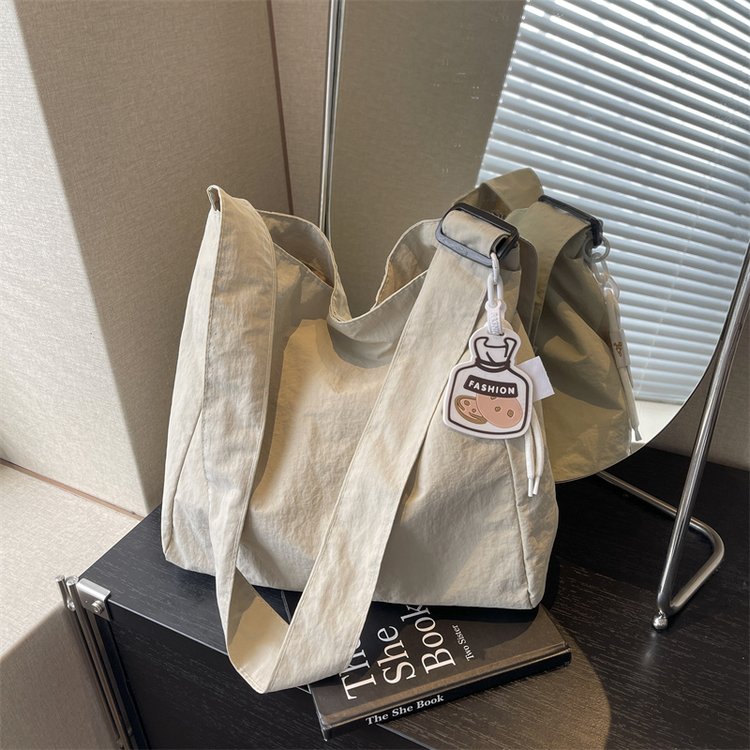 Korean girl's lazy style one-shoulder tote bag, large capacity, beautiful commuting college student, fashionable hand-held armpit bag
