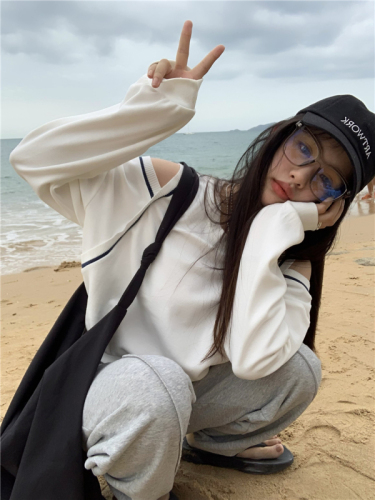 Designed white off-shoulder sweatshirt women's loose new niche long-sleeved short top