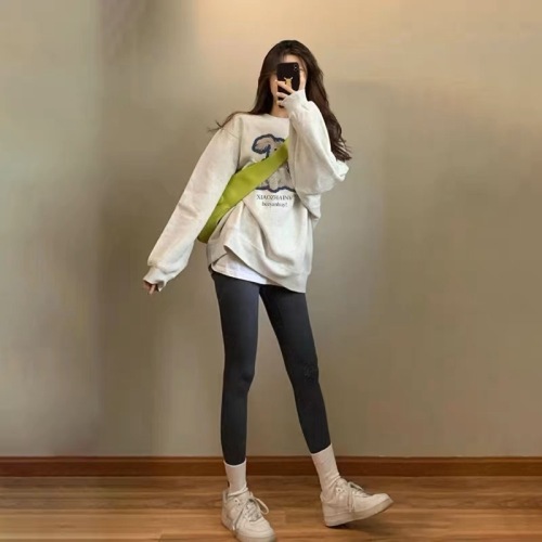 Round neck floral gray long-sleeved sweatshirt for women, niche design, lazy casual top