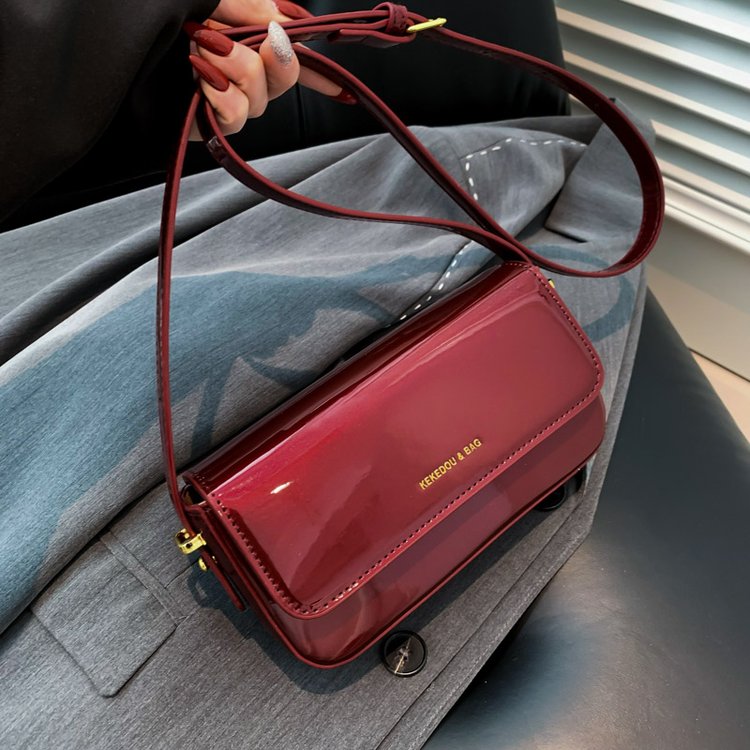 This year's popular bags for women 2024 new high-quality patent leather shoulder armpit bag spring, summer, autumn and winter commuting small square