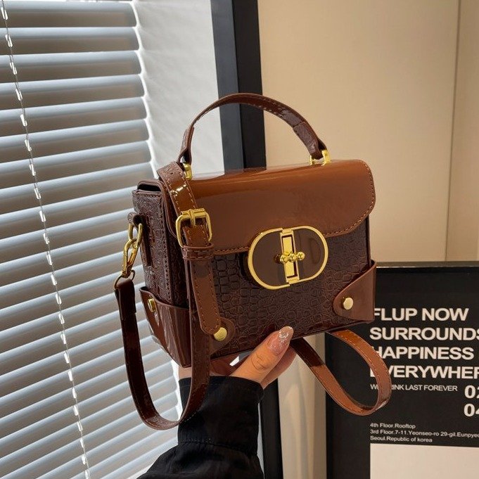2024 new wide shoulder strap small bag women's bag high-end shoulder bag retro texture versatile crossbody bag small square bag