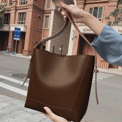 High-end retro large-capacity bag for women 2024 new autumn and winter versatile crossbody bag fashionable shoulder tote bag