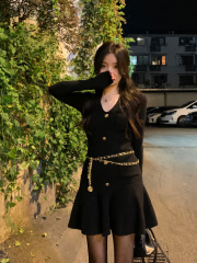 Versatile design, simple and slimming black ruffled knitted dress