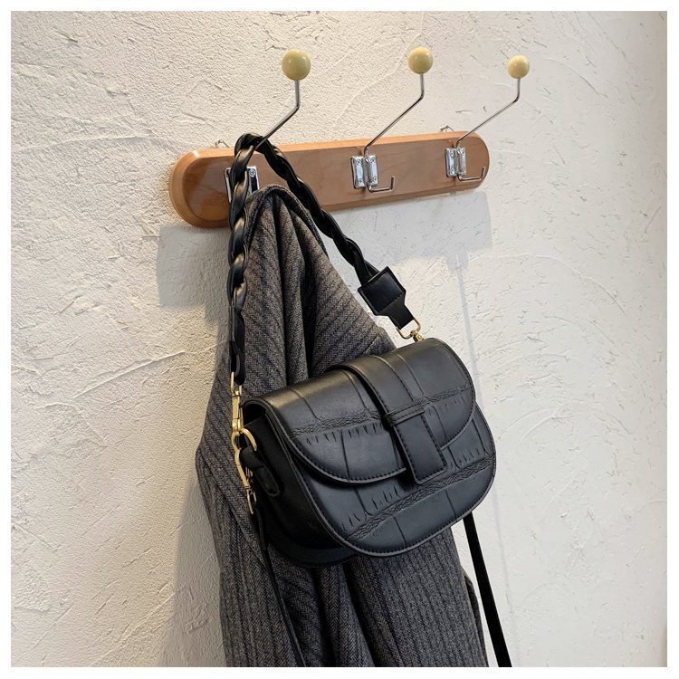 This year's popular new bags, trendy autumn and winter Internet celebrity shoulder saddle bag, crossbody bag, versatile ins small bag for women