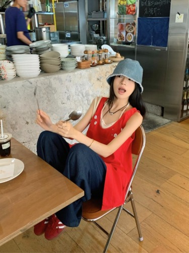 Actual shot of gentle style floral fake two-piece suspender skirt Korean style sleeveless vest top