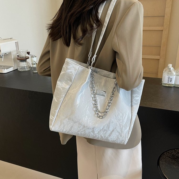 New summer shoulder armpit bag, large-capacity tote bag, pearl chain bag on niche temperament handbags