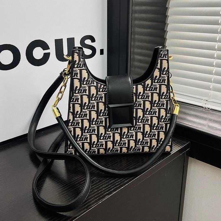 Bags Women's Fashion 2024 New Summer Shoulder Bag Underarm Bag Versatile Crossbody Women's Bag High-end Niche