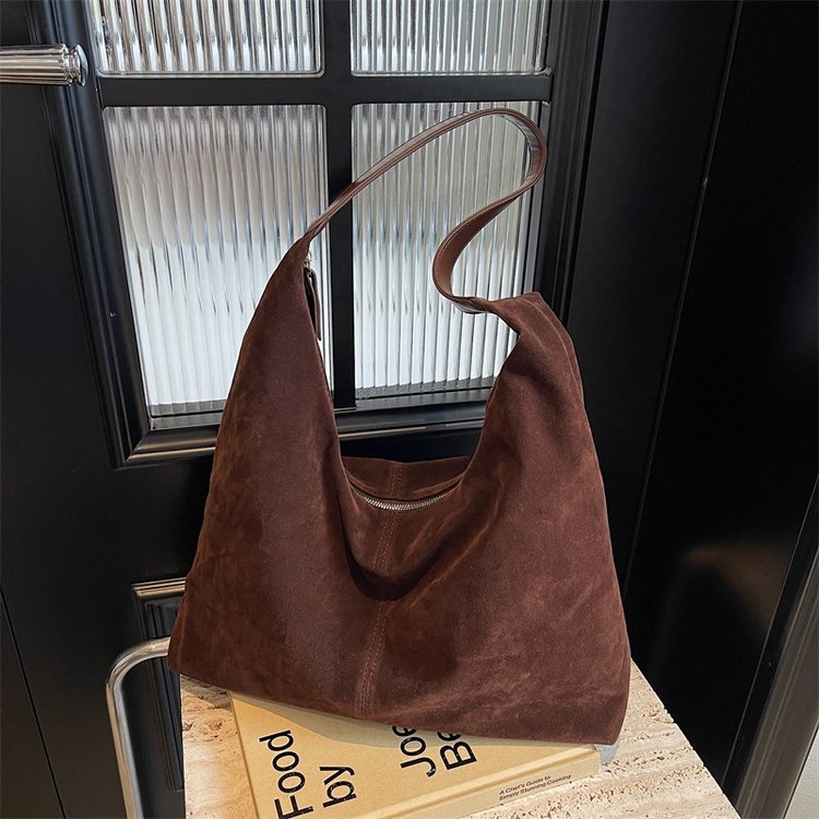 Autumn and winter new suede bucket bag large capacity single shoulder armpit tote bag retro commuter versatile mother-in-law bag