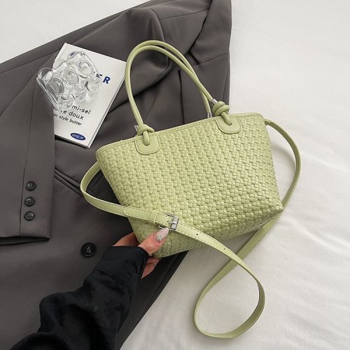 Designed western style small bag women's 2024 new popular versatile crossbody bag fashion super hot portable bucket bag