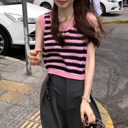 Real shot of black and white striped knitted camisole women's summer loose and slim outer vest top