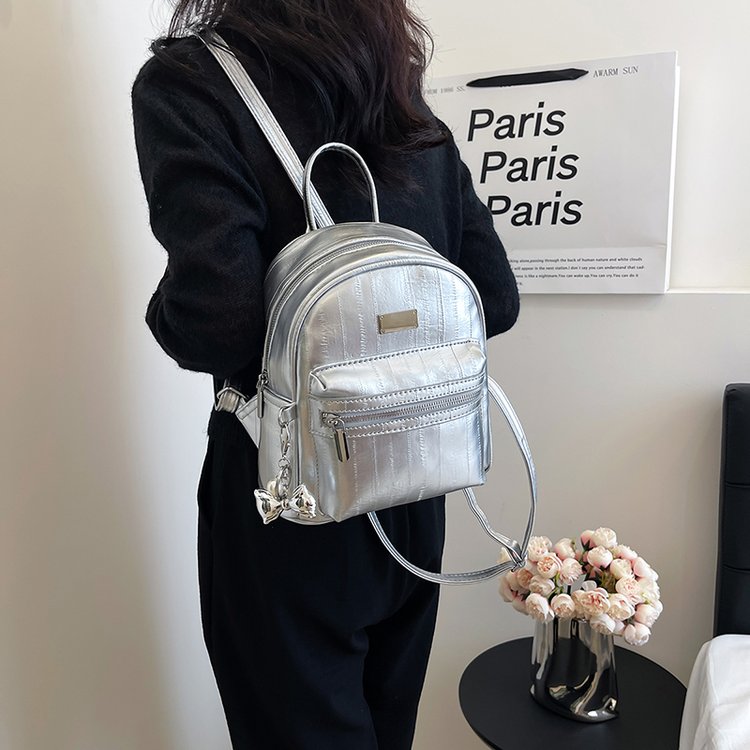 High-end silver women's backpack 2024 new fashion travel versatile backpack super popular small school bag